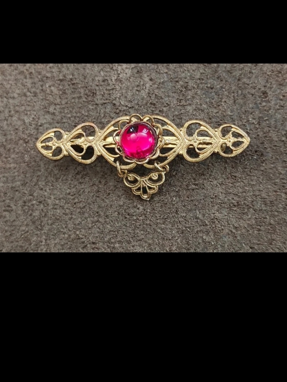 1960s/70s Goldtone Open Sideways Hearts  With Center Red Jelly Cabochon Brooch - Picture 4 of 9